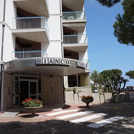 Beautiful Studio With Sea View Апартаменты *